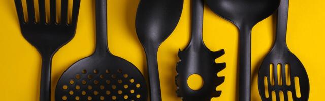 That Cracked Spatula Is Putting Microplastics Into Your Food. Here's What to Replace ASAP