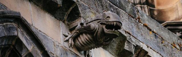 Ксеноморф в аббатстве Пэйсли: самый странный «артефакт» Шотландии