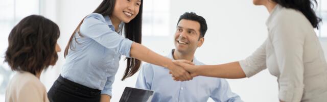 7 things high-status people notice the second you walk into a room