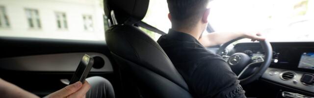 Comparing prices between Uber and Lyft could save you money, but few people do it, a new study says