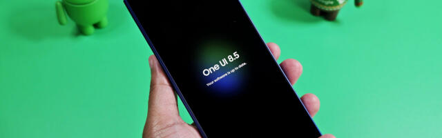 Samsung’s One UI 8.5 lock screen clock knows when it’s in the way
