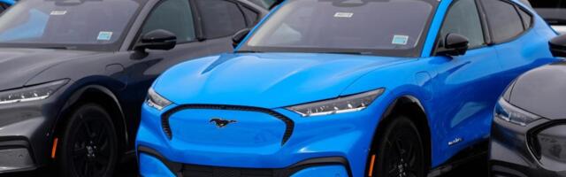 Auto dealers press President Biden to halt stricter pollution standards