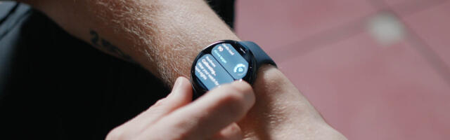 The Samsung Browser app on Wear OS now lets you download images and GIFs