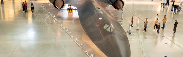 Why The Tires On The SR-71 Blackbird Look Silver