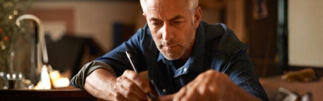 8 subtle home habits that instantly reveal someone grew up working class (even if they’re wealthy now)