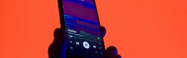 You can finally organize your Spotify playlists into folders on your phone
