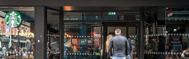 More than 2,600 stores are closing across the US this year. Here's the list.