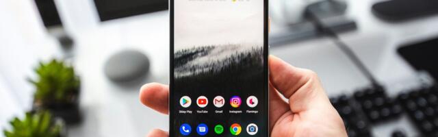 Android phones can warn you if you open financial apps during a scam call