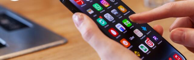 Does swiping away apps save your phone’s battery life? The answer isn't what you think