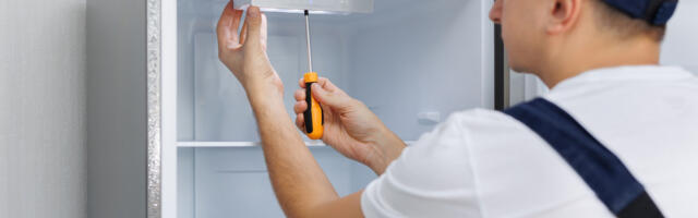 No, You Shouldn't Use A Regular Light Bulb In A Refrigerator - Here's Why
