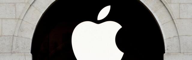 Trump threatens Apple and Samsung with 25% tariff on devices