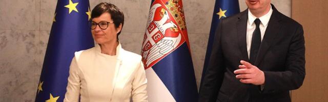 VUČIĆ PREVARIO MARTU KOS: Dao reč u Davosu, pa POTPISAO Medićeve zakone - Srbija ZAKUCANA daleko od EU!