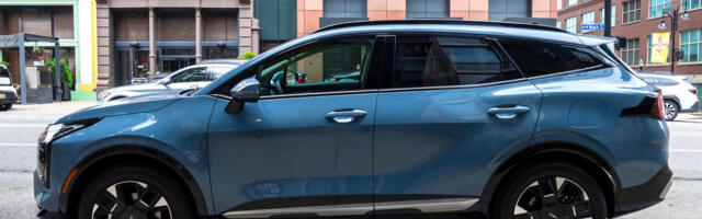 The 2026 Kia Sportage Hybrid Looks Like An EV, But It's A Lot Easier To Live With