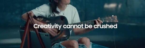 Samsung Replies to Apple’s Controversial Smash Ad, Because Why Not