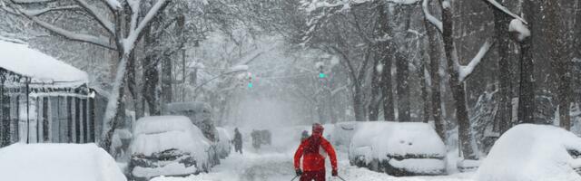 Airlines Cancel 10,000+ Flights as Blizzard Slams Northeast