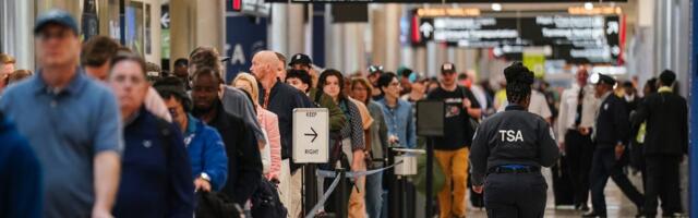 Trump says he will sign an executive order to have the Department of Homeland Security pay TSA workers