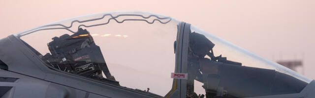 Why Do Some Fighter Jets Have Zig-Zag Lines On The Canopy?