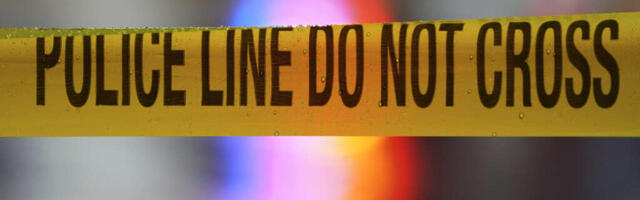 Burglars tunnel into California jewelry store, flee with jewelry and cash
