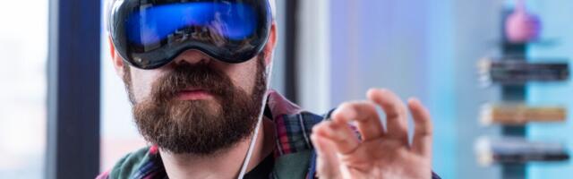 Steam Gaming Has Arrived on Apple Vision Pro, and It’s Unexpectedly Glorious